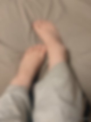 Feet barefoot фото от @bella_lee062