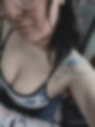 Glasses tattoo kuva tekijä: @miiavelvet