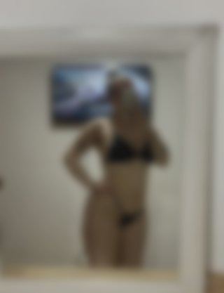 Bikini mirror selfie foto autor @loladiaz56679