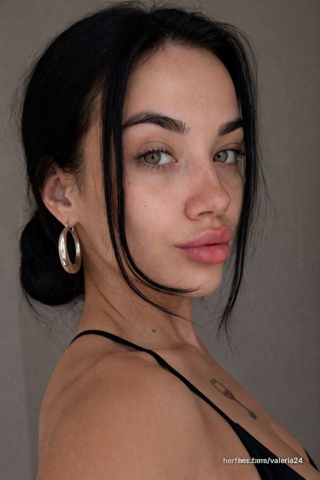 Black hair makeup photo by Valeria