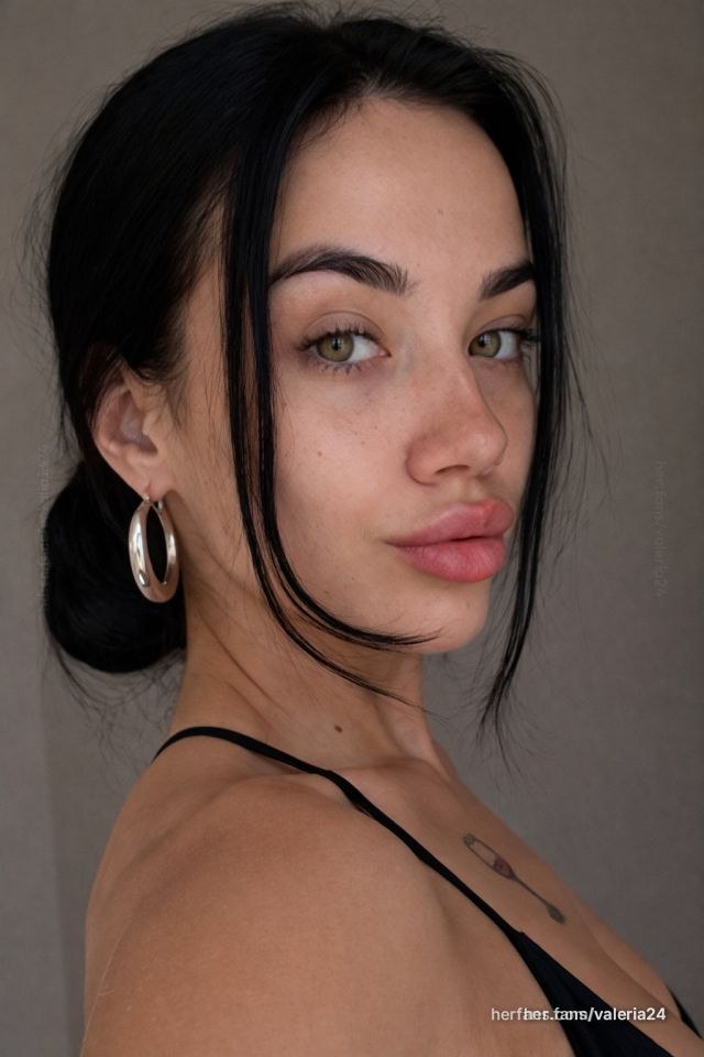 Black hair makeup photo by @valeria24