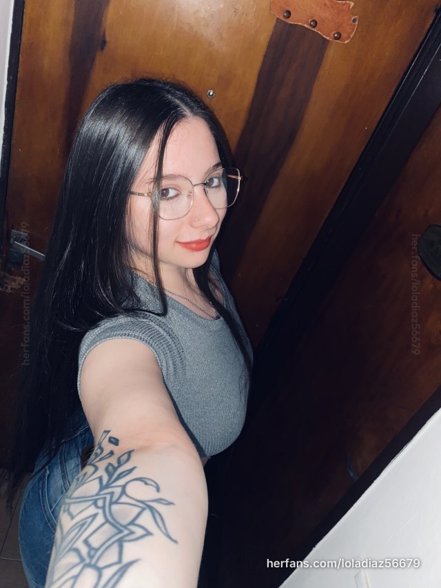 Glasses long hair foto autor @loladiaz56679