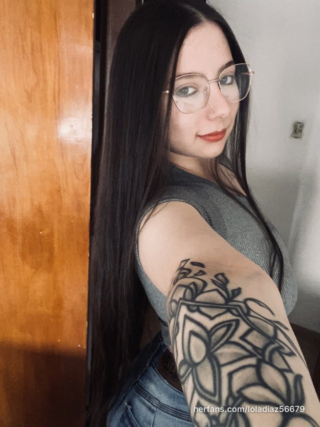 Glasses long hair foto autor @loladiaz56679