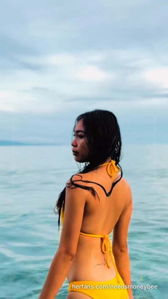 Beach ocean wideo od @needsmoneybee