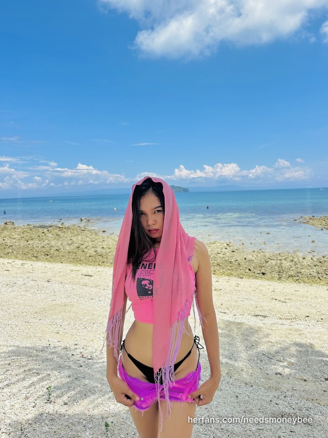 Beach bikini zdjęcie od @needsmoneybee