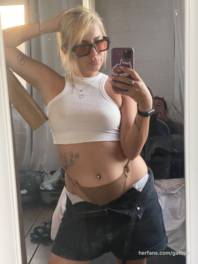 Blonde mirror selfie foto autor @gatbur
