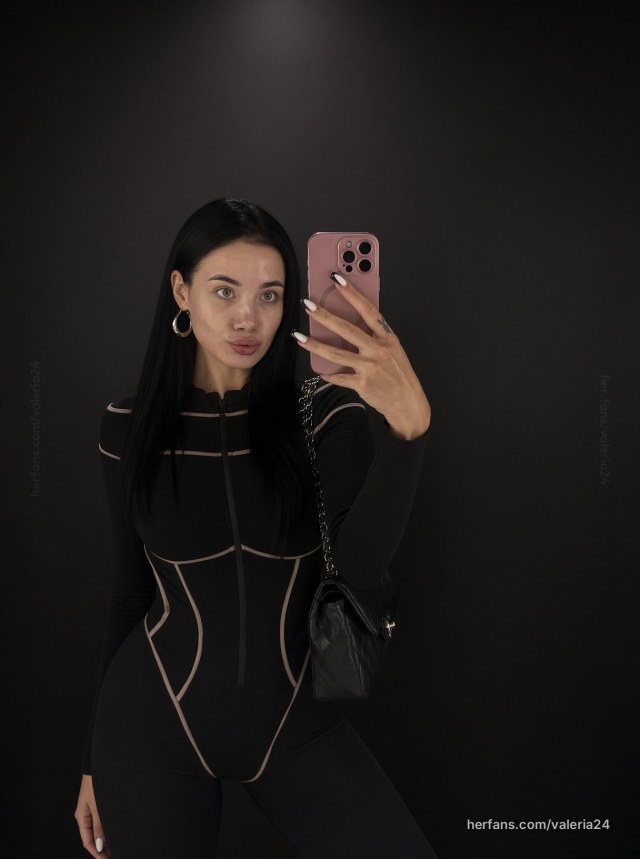 Long hair selfie photo by @valeria24